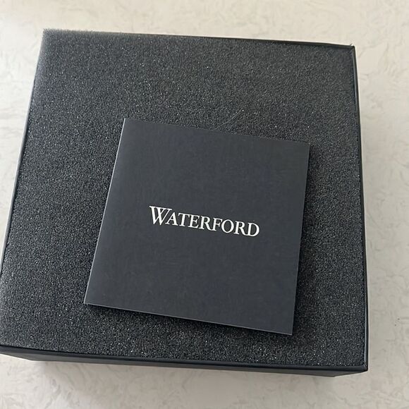 Waterford crystal cross ornament New in box - Picture 2 of 5